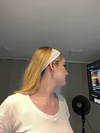 NicoleCut — Stripchat recorded stream image, 26.12.2025 11:00