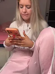 Holly-Glamour — Stripchat recorded stream image, 27.12.2025 01:10