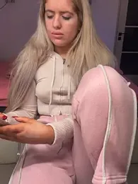 Holly-Glamour — Stripchat recorded stream image, 27.12.2025 01:10