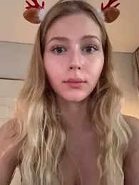 LunaRase — Stripchat recorded stream screenshot (28 Dec 2025)