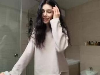 milla_bella — Chaturbate recorded stream screenshot (28 Dec 2025)