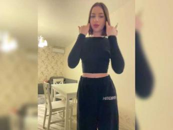 BabyDarii — Bongacams recorded stream screenshot (28 Feb 2025)