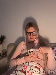 Holly-Glamour — Stripchat recorded stream image, 05.01.2026 06:40