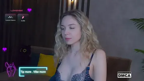 Holl1Would — Stripchat recorded stream screenshot (01 Mar 2025)