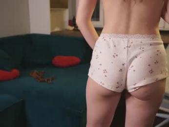 little_poetry — Chaturbate recorded stream image, 07.01.2026 13:30