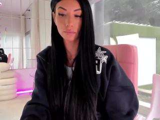 diamondt33n — Camsoda recorded stream image, 10.01.2026 08:20