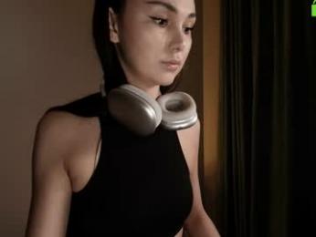 hollyextra — Chaturbate recorded stream screenshot (19 Jan 2026)