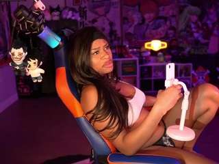 lovenzia — Camsoda recorded stream image, 28.01.2026 04:00