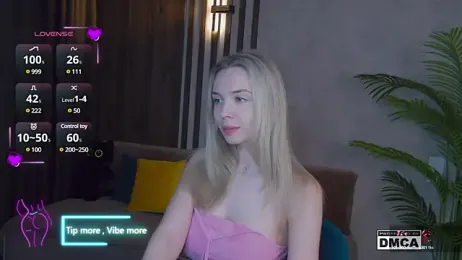 Holl1Would — Stripchat recorded stream screenshot (04 Mar 2025)