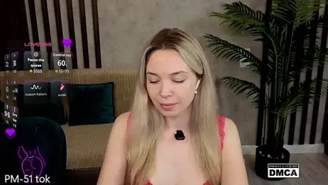 Holl1Would — Stripchat recorded stream screenshot (02 Feb 2026)