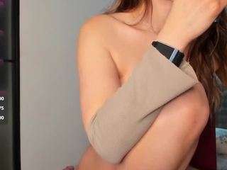 moonlovee — Camsoda recorded stream image, 05.02.2026 07:50