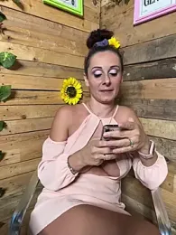 therealbeverlycious — Stripchat recorded stream screenshot (05 Feb 2026)