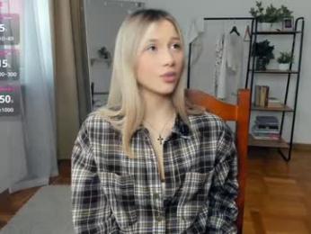 glossybabe_ — Chaturbate recorded stream image, 08.02.2026 07:40