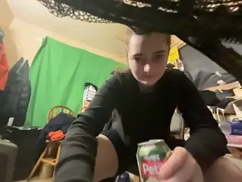 Snowbunnycake_131 — Stripchat recorded stream screenshot (11 Feb 2026)