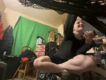 Snowbunnycake_131 — Stripchat recorded stream screenshot (11 Feb 2026)