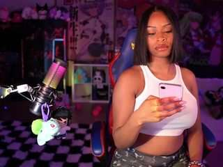 lovenzia — Camsoda recorded stream image, 12.02.2026 03:10