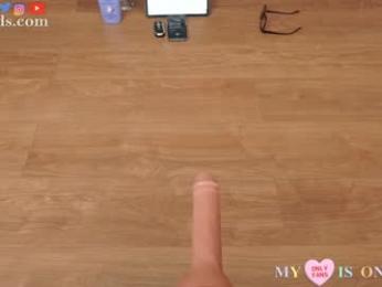 serareads — Chaturbate recorded stream screenshot (13 Feb 2026)