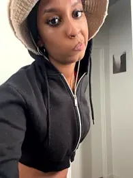 Your_Paris — Stripchat recorded stream image, 14.02.2026 01:50