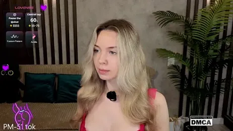 Holl1Would — Stripchat recorded stream screenshot (15 Feb 2026)