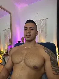 aaroncolombia — Stripchat recorded stream image, 15.02.2026 19:00