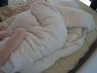 voyeurcam-julmodels-whitebed-4 — Camsoda recorded stream image, 22.02.2026 00:00