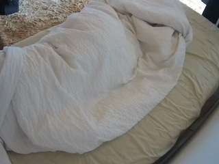 voyeurcam-julmodels-whitebed-4 — Camsoda recorded stream image, 22.02.2026 00:00