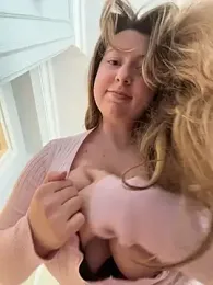 curvyflawless — Stripchat recorded stream screenshot (28 Feb 2026)