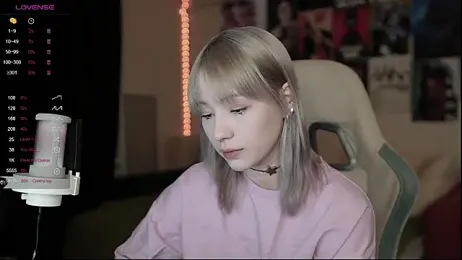 Traharaa — Stripchat recorded stream screenshot (04 Mar 2026)