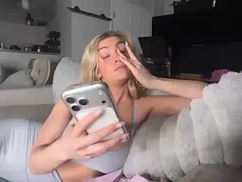 meggsworld — Stripchat recorded stream image, 05.03.2026 16:50