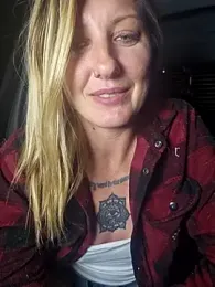 SheIsSomething — Stripchat recorded stream screenshot (06 Mar 2026)