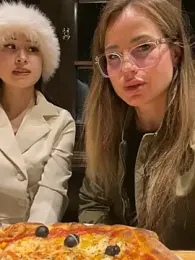 Etwas_neugierig — Stripchat recorded stream screenshot (10 Mar 2026)