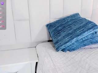 emmajonees — Camsoda recorded stream image, 21.03.2026 08:00