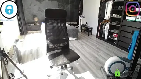 latinoo23bom — Stripchat recorded stream image, 24.03.2026 12:20