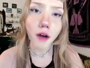 eve003300 — Chaturbate recorded stream image, 31.03.2026 23:10