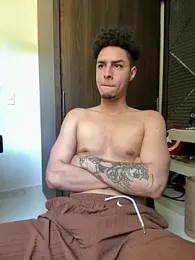 bigryann23 — Stripchat recorded stream screenshot (01 Apr 2026)