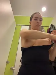 Holly_Play — Stripchat recorded stream image, 03.04.2026 12:00