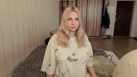 llolilove — Stripchat recorded stream screenshot (05 Apr 2026)