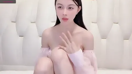 lvy-w — Stripchat recorded stream screenshot (07 Apr 2026)