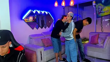 Houseofwarrios — Stripchat recorded stream screenshot (08 Apr 2026)