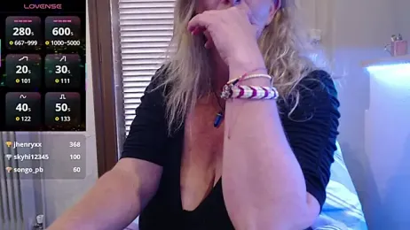 JennaDeluxe — Stripchat recorded stream screenshot (12 Apr 2026)