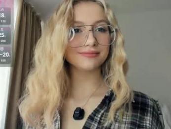 glossybabe_ — Chaturbate recorded stream image, 12.04.2026 08:00