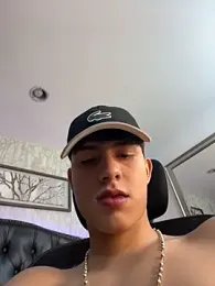 Lander_Cruz — Stripchat recorded stream screenshot (13 Apr 2026)