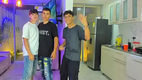 Houseofwarrios — Stripchat recorded stream screenshot (14 Apr 2026)