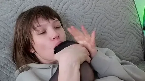 DemiDee — Stripchat recorded stream image, 15.04.2026 01:50