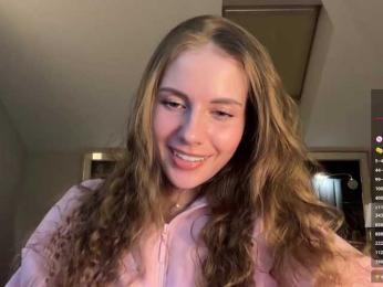 VikkiExtraCheese — Bongacams recorded stream image, 15.04.2026 19:30