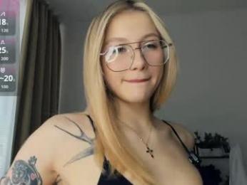 glossybabe_ — Chaturbate recorded stream image, 19.04.2026 08:10