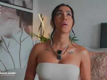 leyla_steel — Chaturbate recorded stream screenshot (19 Apr 2026)