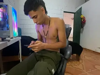Max_TheHorseDick — Stripchat recorded stream image, 19.04.2026 19:00