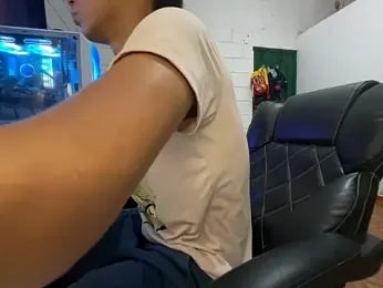 Max_TheHorseDick — Stripchat recorded stream image, 19.04.2026 19:00
