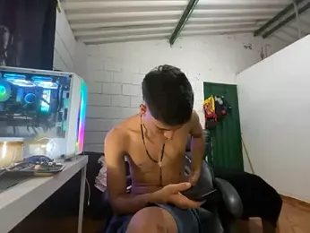 Max_TheHorseDick — Stripchat recorded stream image, 19.04.2026 19:00